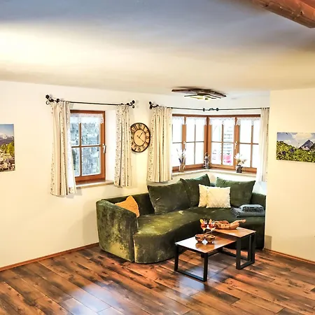 Grosse In Mit Terrasse By Interhome Apartamento